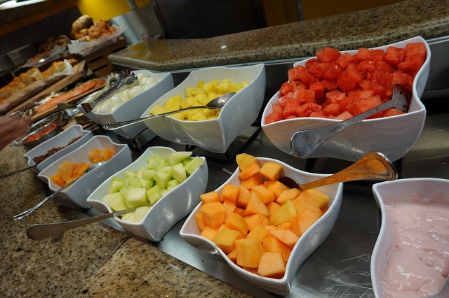 BIG5と楽しく食事！As to Disney artwork, logos and properties： (C) Disney