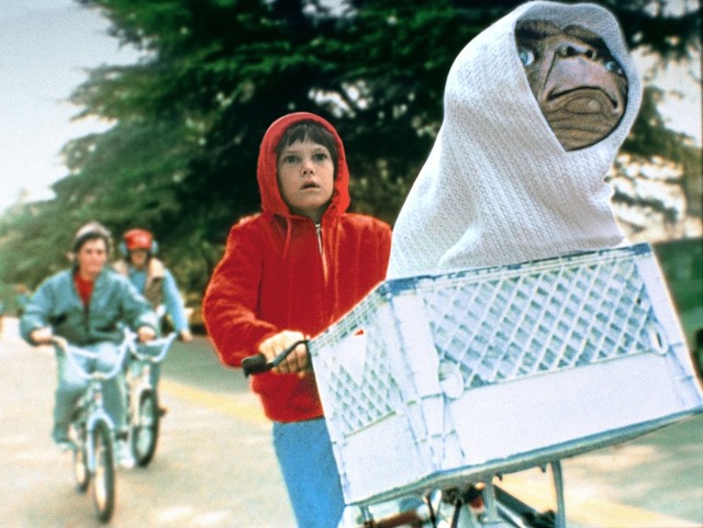 『E.T.』 (C) APOLLO