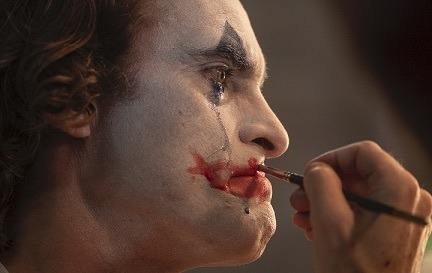 『ジョーカー』 TM & (c) DC. Joker (c) 2019 Warner Bros. Entertainment Inc., Village Roadshow Films (BVI) Limited and BRON Creative USA, Corp. All rights reserved.