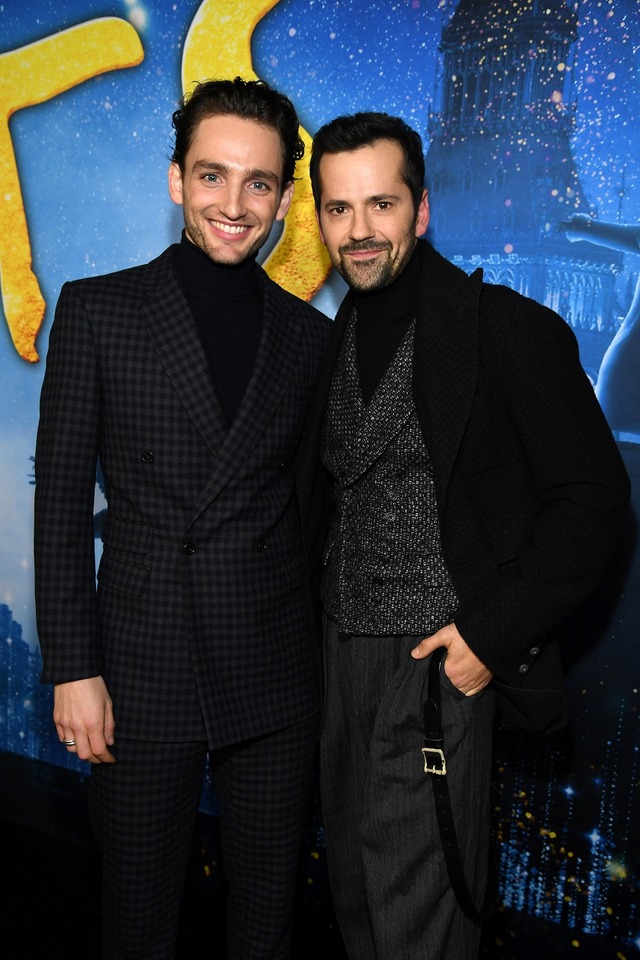 ローリー・デヴィッドソン（ミストフェリーズ役）、ロビー・フェアチャイルド（マンカストラップ役）『キャッツ』（C）2019 Universal Pictures. All Rights Reserved.　　