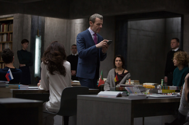 『9人の翻訳家 囚われたベストセラー』　（C） (2019) TRESOR FILMS - FRANCE 2 CINEMA - MARS FILMS- WILD BUNCH - LES PRODUCTIONS DU TRESOR  - ARTEMIS PRODUCTIONS