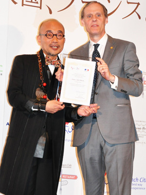 フランス観光親善大使任命式に出席した竹中直人＆蜷川実花