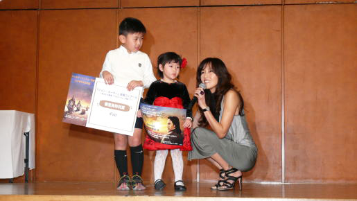 『ジョン・カーター』絵画コンクールに審査員として出席した工藤静香