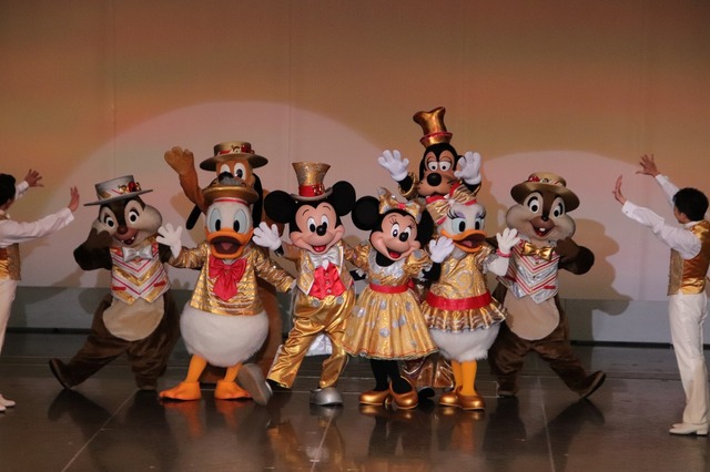 新成人のみなさんおめでとうございます☆令和元年度浦安市成人式(C) Disney