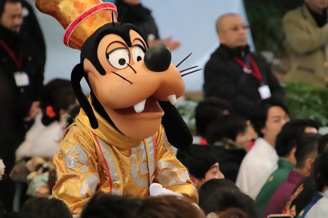 新成人のみなさんおめでとうございます☆令和元年度浦安市成人式(C) Disney