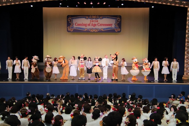 新成人のみなさんおめでとうございます☆令和元年度浦安市成人式(C) Disney
