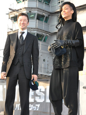 『バトルシップ』艦上来日記者会見@空母ジョージ・ワシントン