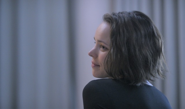 『ロニートとエスティ　彼女たちの選択』 （C）2018 Channel Four Television Corporation and Candlelight Productions, LLC.  All Rights Reserved.