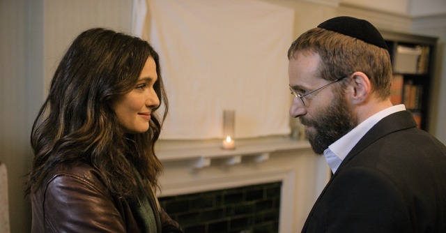 『ロニートとエスティ　彼女たちの選択』 （C）2018 Channel Four Television Corporation and Candlelight Productions, LLC.  All Rights Reserved.