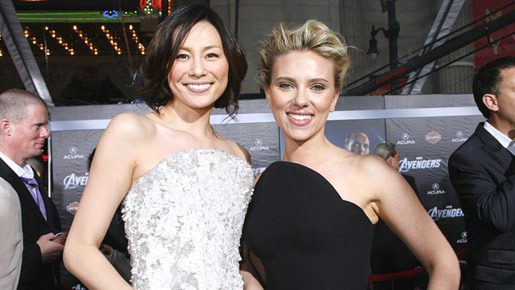 『アベンジャーズ』ワールド・プレミアに出席したスカーレット・ヨハンソンと米倉涼子