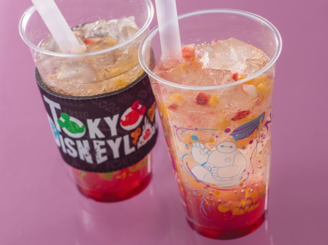 初登場のメニューで新エリア誕生をお祝い！(C) Disney