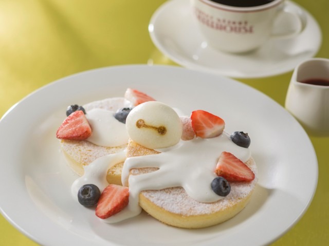 初登場のメニューで新エリア誕生をお祝い！(C) Disney