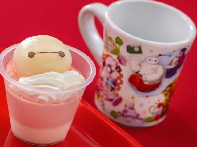 初登場のメニューで新エリア誕生をお祝い！(C) Disney