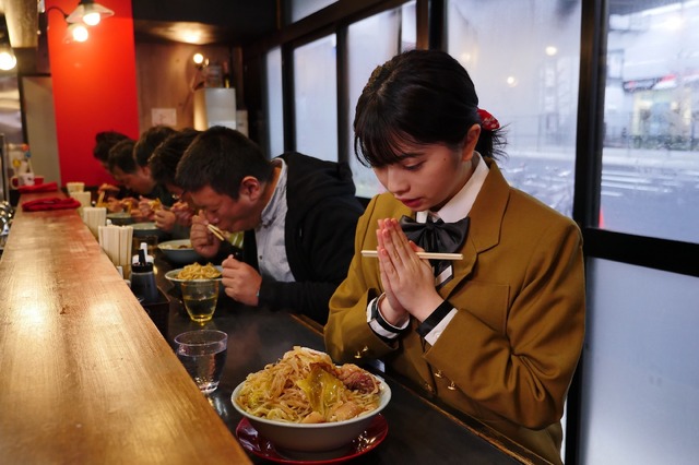 桜田ひよりが 二代目 小泉さんに 初代 早見あかりも出演 ラーメン大好き小泉さん 二代目 Cinemacafe Net