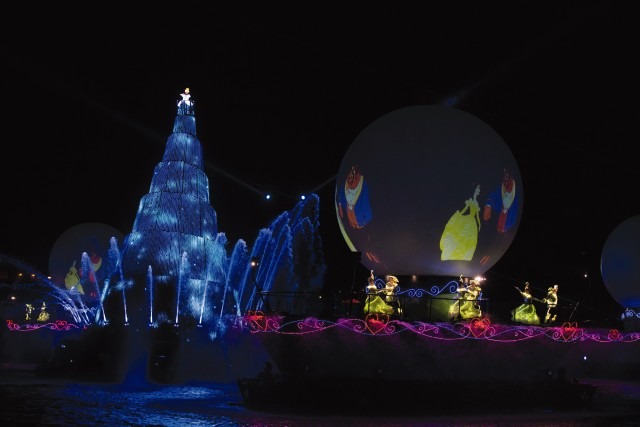 終了した「ファンタズミック！」（画像提要：株式会社オリエンタルランド）(C) Disney