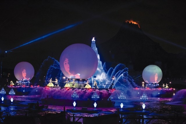 終了した「ファンタズミック！」（画像提要：株式会社オリエンタルランド）(C) Disney