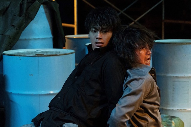 『太陽は動かない』 (C)吉田修一/幻冬舎 (C)2020 映画「太陽は動かない」製作委員会