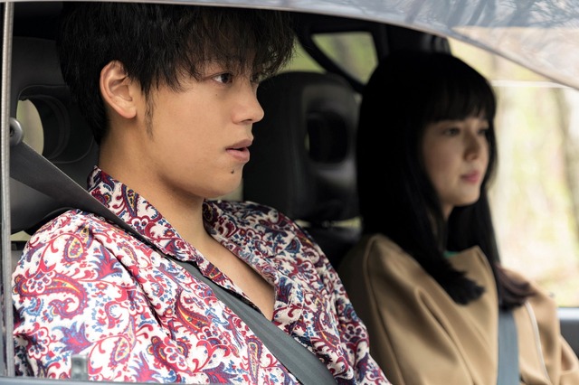 『太陽は動かない』 (C)吉田修一/幻冬舎 (C)2020 映画「太陽は動かない」製作委員会