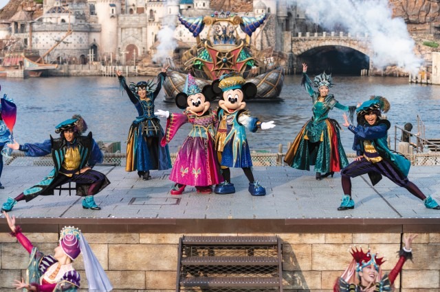 37周年を祝ってBIGが登場！(C) Disney