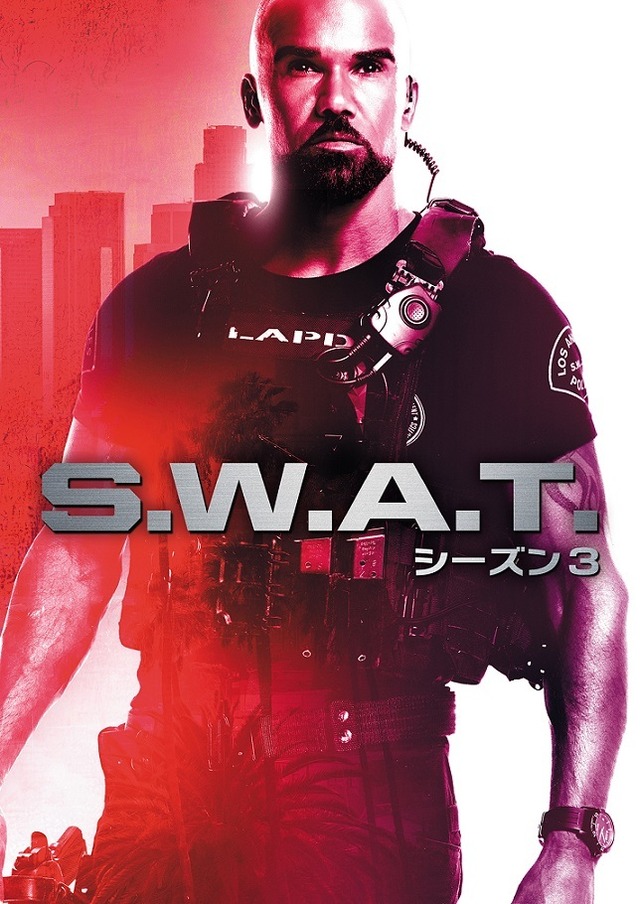 シェマー・ムーア、激しいスタントに思わず本音が…「S.W.A.T.」S3東京撮影メイキング | cinemacafe.net