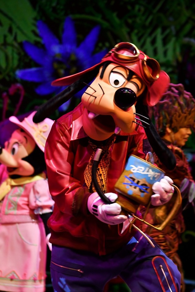 4人が散策した「ハンガーステージ」のショー「ソング・オブ・ミラージュ」（2019年編集部撮影）(C) Disney