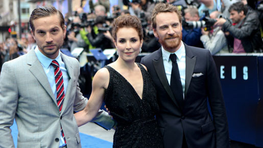 『プロメテウス』ワールド・プレミアにて（左から）ローガン・マーシャル＝グリーン、ノオミ・ラパス、マイケル・ファスベンダー