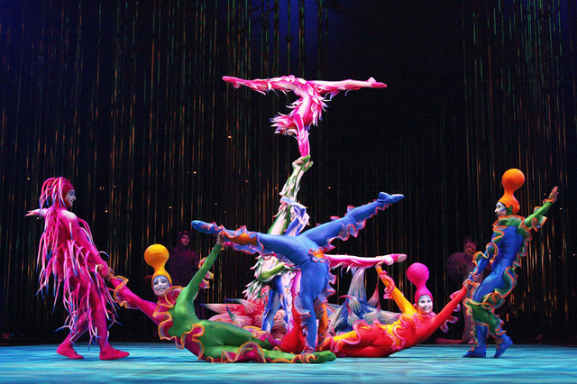 石岡瑛子　コンテンポラリー・サーカス『ヴァレカイ』（シルク・ドゥ・ソレイユ、2002年）衣装デザイン　　　      Director: Dominic Champagne / Director of creation: Andrew Watson / Set designer: Stephane Roy /    Courtesy of Cirque du Soleil