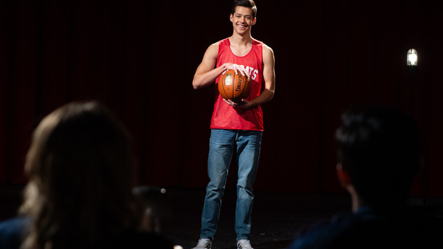 「ハイスクール・ミュージカル：ザ・ミュージカル」第1話（C） 2020 Disney