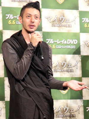 『マイウェイ 12,000キロの真実』DVD＆ブルーレイ発売記念イベントに登壇したオダギリジョー＆山本太郎