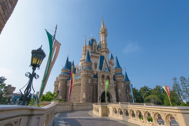 新しいルールで営業を再開する東京ディズニーリゾート (C) Disney