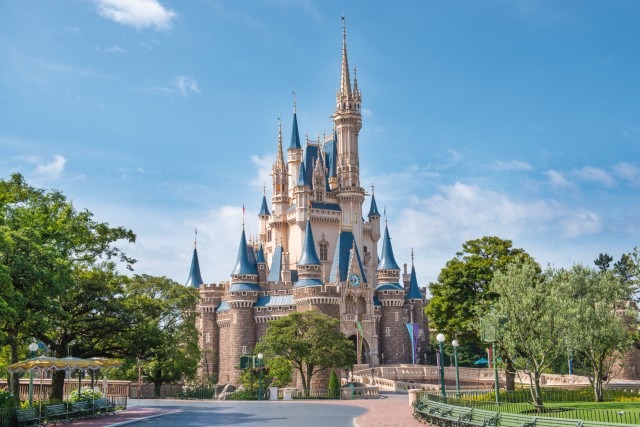 新しいルールで営業を再開する東京ディズニーリゾート (C) Disney