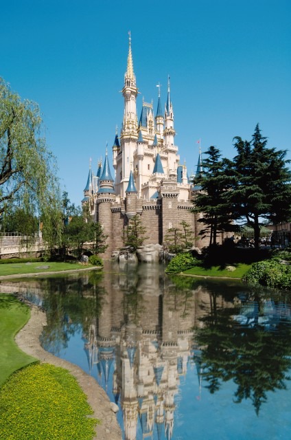 新しいルールで営業を再開する東京ディズニーリゾート (C) Disney