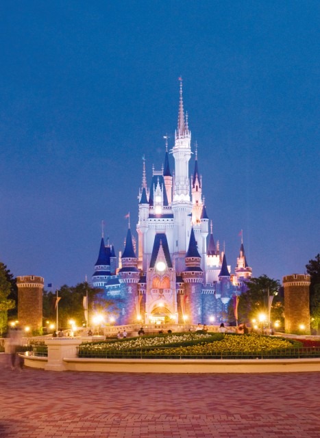 新しいルールで営業を再開する東京ディズニーリゾート (C) Disney