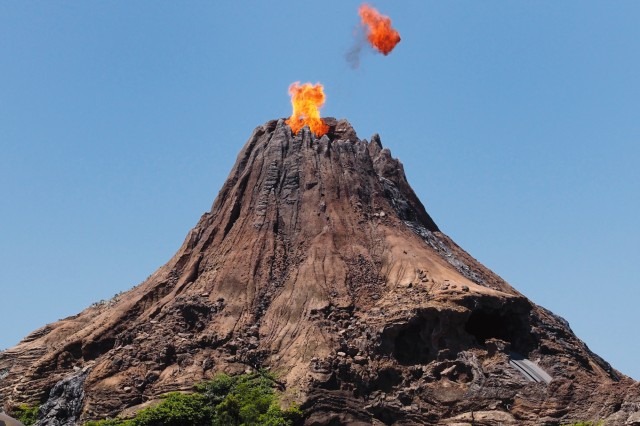新しいルールで営業を再開する東京ディズニーリゾート (C) Disney