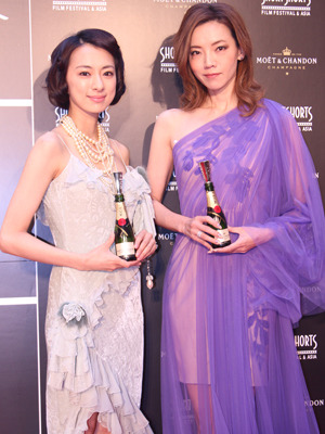 「ショートショートフィルムフェスティバル ＆ アジア2012」×「モエ・エ・シャンドン」ガラ・パーティ（左：梅宮万紗子／右：和央ようか）