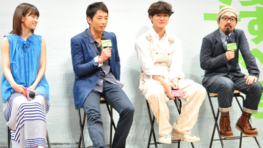 『苦役列車』完成披露会見