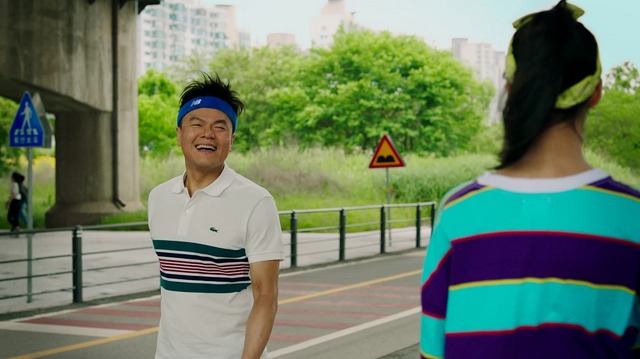 「Make you happy」MV（C）Sony Music Entertainment (Japan) Inc./JYP Entertainment.