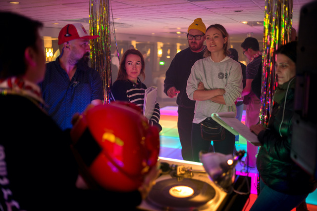 『ブックスマート 卒業前夜のパーティーデビュー』メイキング (C)2019 ANNAPURNA PICTURES, LLC. All Rights Reserved.