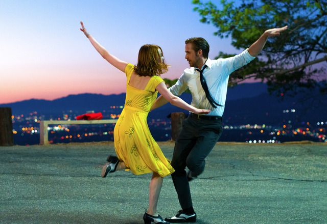 （2）MIURA DRIVE-IN-Theater　vol.1（C） 2017 Summit Entertainment, LLC. All Rights Reserved. Photo credit EW0001 Sebastian (Ryan Gosling) and Mia (Emma Stone) in LA