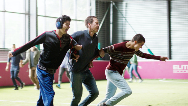 『スペシャルズ！～政府が潰そうとした自閉症ケア施設を守った男たちの実話～』　（C）2019 ADNP - TEN CINEMA - GAUMONT - TF1 FILMS PRODUCTION - BELGA PRODUCTIONS - QUAD+TEN