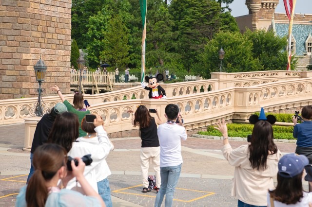 再開当日の東京ディズニーランド(C) Disney