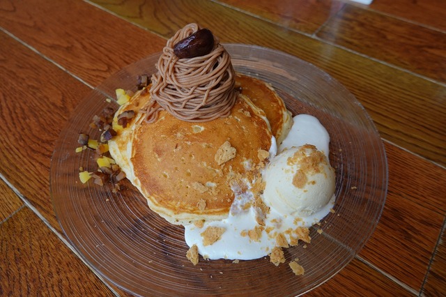 ディズニー モンブランとパンケーキのおいしい融合 カフェ カイラの新感覚メニューを実食 Cinemacafe Net
