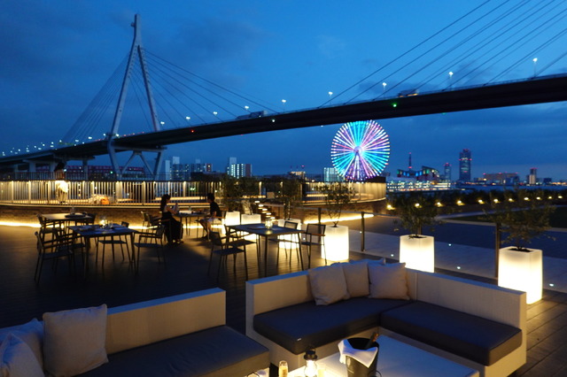 「リーベルホテル アット ユニバーサル・スタジオ・ジャパン」の「リバーサイド ビアテラス」