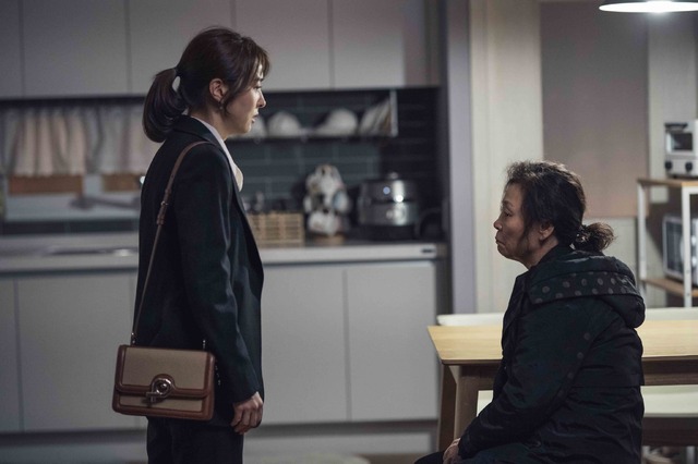 「外出～Mothers～」(C) STUDIO DRAGON CORPORATION