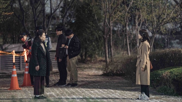 「外出～Mothers～」(C) STUDIO DRAGON CORPORATION