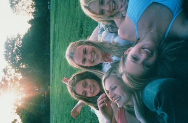 「STAR CHANNEL presents『オン・ザ・ロック』公開記念　ソフィア・コッポラ監督2本立て35mmフィルム上映」『ヴァージン・スーサイズ』（C）1999 by Paramount Classics, a division of Paramount Pictures. All Rights Reserved.