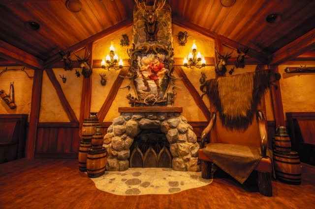 美女と野獣エリアの安全対策をメディアに公開！(C) Disney