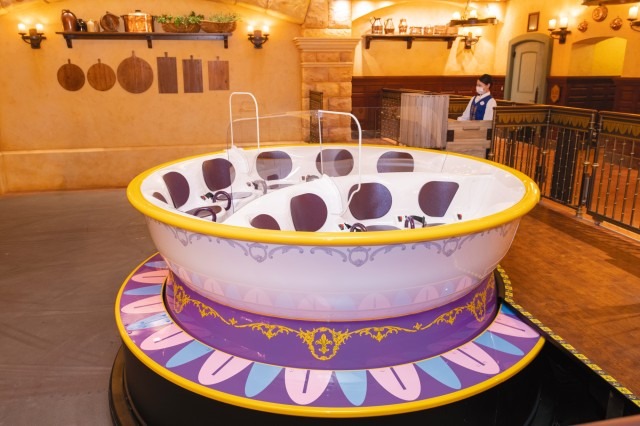 美女と野獣エリアの安全対策をメディアに公開！(C) Disney