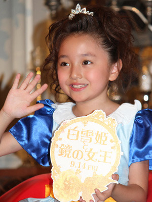 『白雪姫と鏡の女王』 -(C) 2011 Relativity Media, LLC. All Rights Reserved.