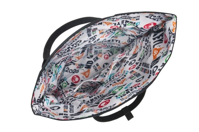 東京ディズニーランド、大規模開発エリア関連グッズの数々